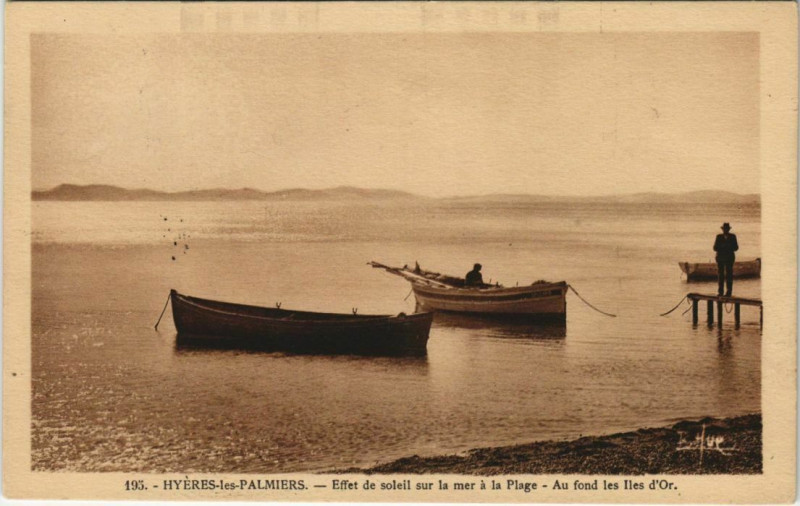Carte postale ancienne Hyeres Effet de soleil sur la mer a la Plage France à Hyères