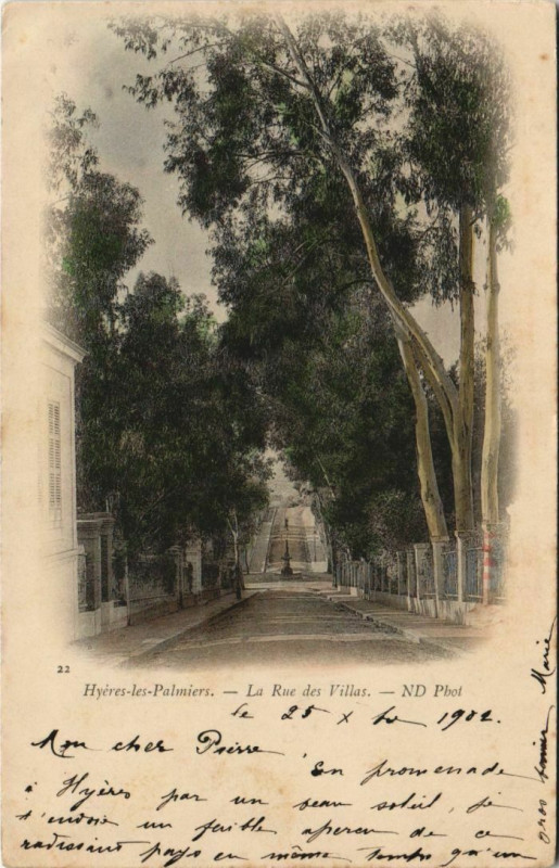 Carte postale ancienne Hyeres La Rue des Villas France à Hyères