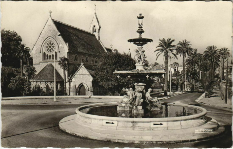 Carte postale ancienne Hyeres Fontaine de Godillot ,Avenue Beauregard France à Hyères