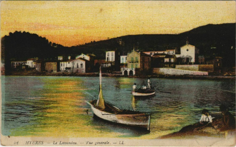 Carte postale ancienne Hyeres Le Lavandou ,vue generale France à Hyères