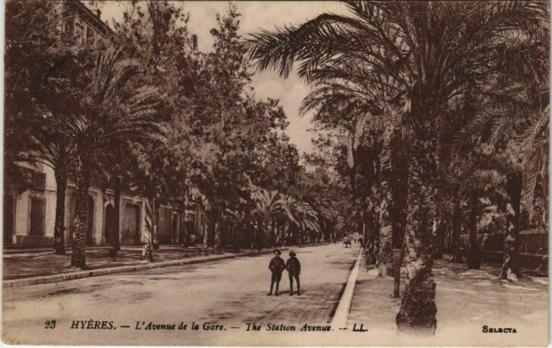 Carte postale ancienne Hyeres Avenue de la Gare France à Hyères