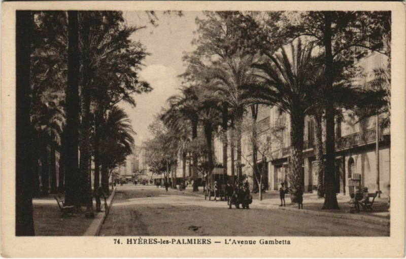 Carte postale ancienne Hyeres Avenue Gambetta France à Hyères