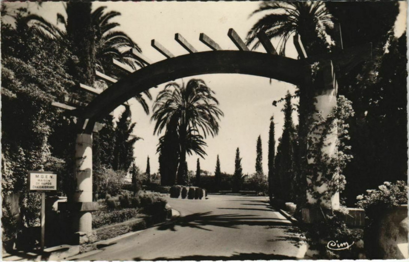 Carte postale ancienne Hyeres Entree de laMaison de Repos France à Hyères