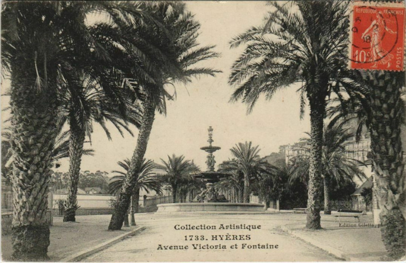 Carte postale ancienne Hyeres Avenue Victoria et Fontaine France à Hyères