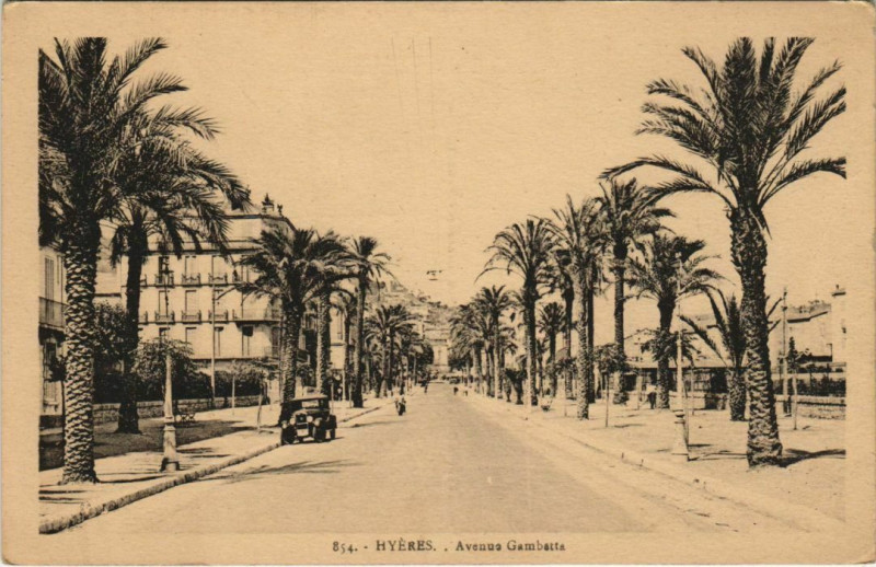 Carte postale ancienne Hyeres Avenue Gambetta France à Hyères
