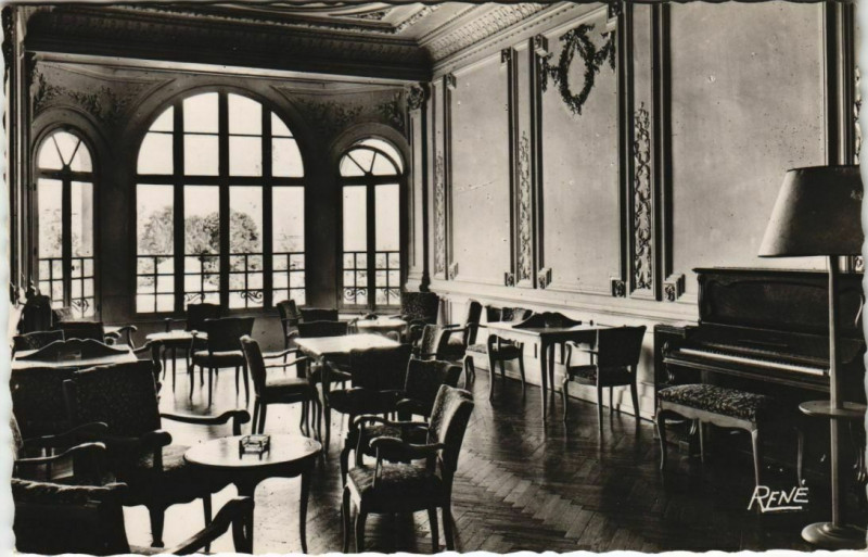 Carte postale ancienne Hyeres Maison de Chateaubriand ,Le Fumoir France à Hyères