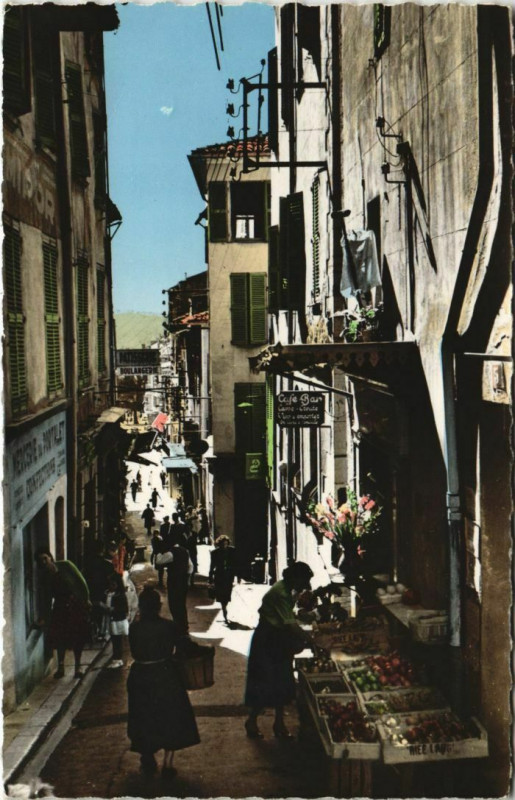 Carte postale ancienne Hyeres Une Vieille Rue France à Hyères