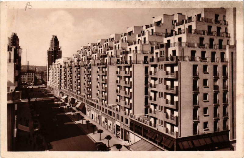 Carte postale ancienne Villeurbanne Un des ensembles donnant sur la Place à Villeurbanne