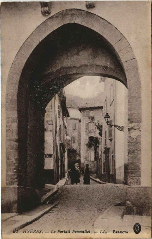 Carte postale ancienne Hyeres Portail Fenouillet France à Hyères