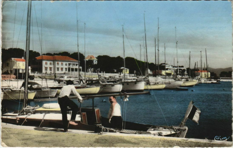 Carte postale ancienne Hyeres Le Port France à Hyères