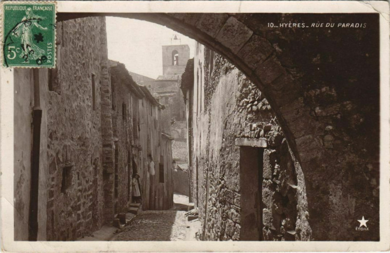 Carte postale ancienne Hyeres Rue du Paradis France à Hyères