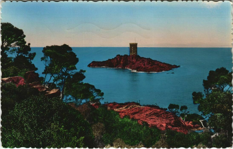 Carte postale ancienne Saint Raphael Ile d'Or France