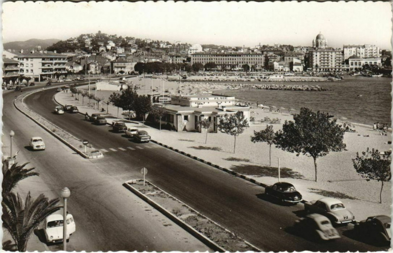 Carte postale ancienne Saint Raphael vue prise de Frejus Plage France à Fréjus