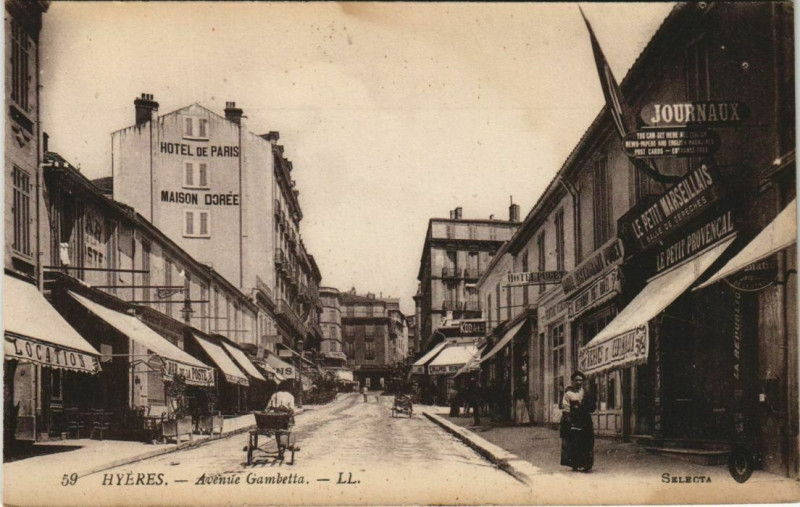 Carte postale ancienne Hyeres Avenue Gambetta France à Hyères