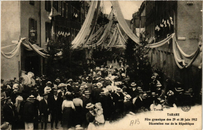 Carte postale ancienne Tarare - Fete Gymnique - 1912 - Decoration Rue de la Republique à Tarare