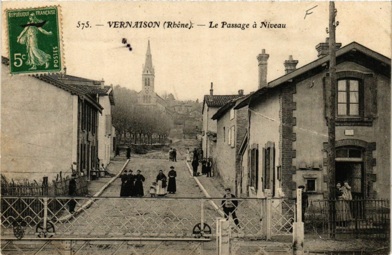 Carte postale ancienne Vernaison - La Passage a Niveau à Vernaison