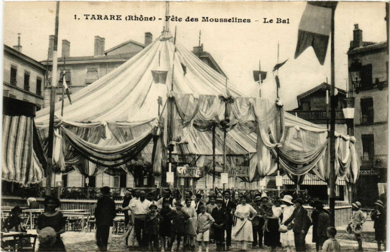Carte postale ancienne Tarare - Fete des Mousselines - Le Bal à Tarare