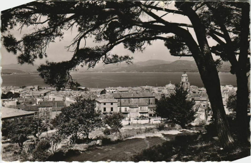 Carte postale ancienne Saint Tropez vue generale sur la ville France à Saint-Tropez