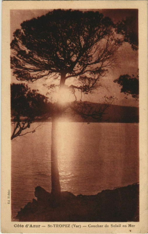 Carte postale ancienne Saint Tropez Coucher de Soleil en Mer France à Saint-Tropez