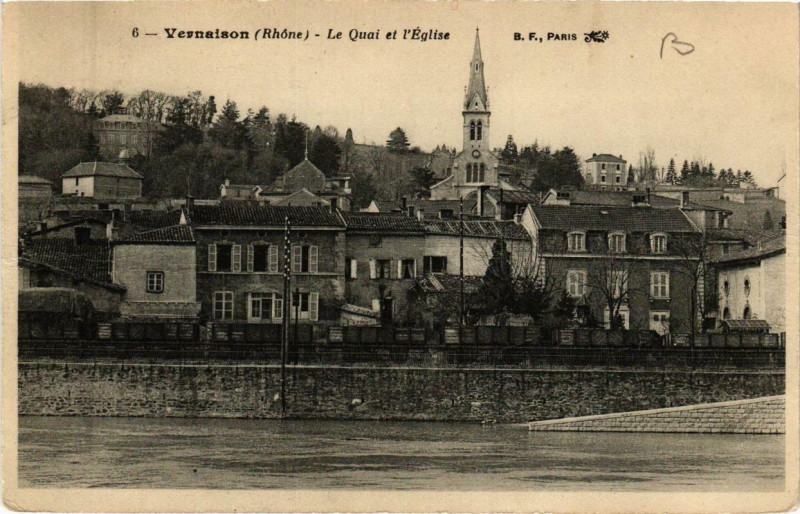 Carte postale ancienne Vernaison Le Quai et Eglise à Vernaison
