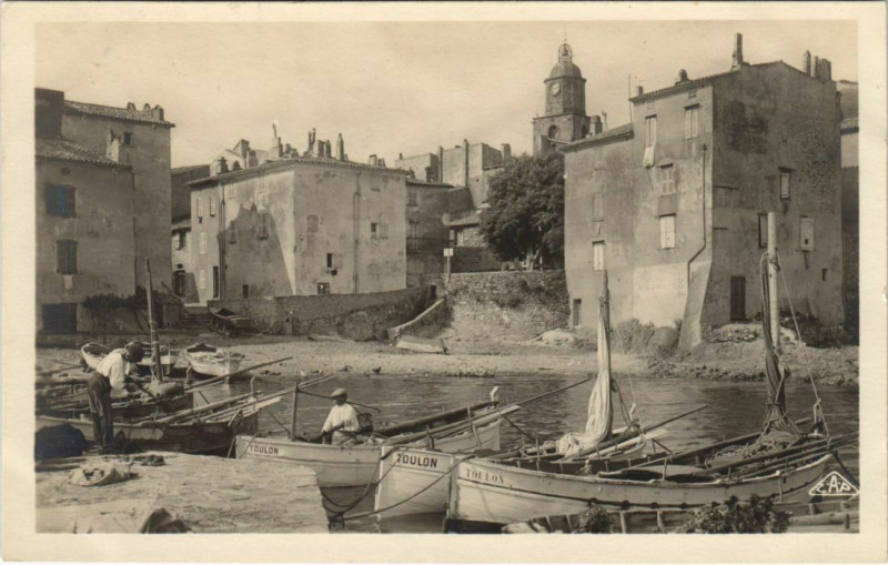 Carte postale ancienne Saint Tropez Un coin du vieux port France à Saint-Tropez