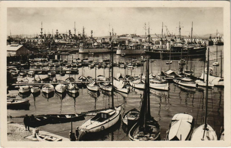 Carte postale ancienne Toulon vue sur le Port France à Toulon