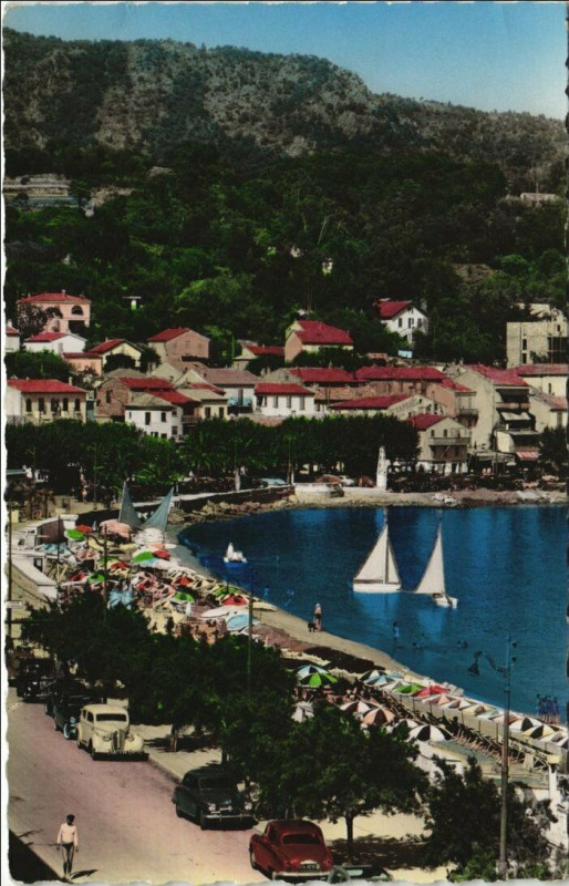 Carte postale ancienne Le Lavandou La Plage et la ville France au Lavandou