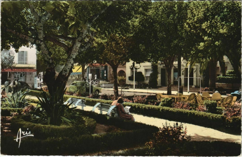 Carte postale ancienne Le Lavandou Jardin Fleuri France au Lavandou