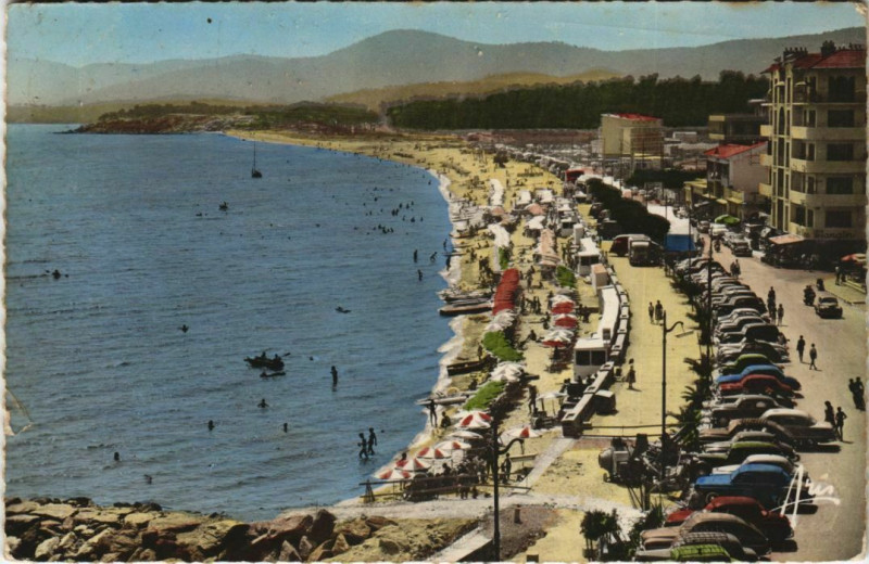 Carte postale ancienne Le Lavandou La Plage France au Lavandou