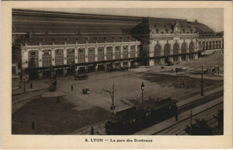 Carte postale ancienne Lyon La Gare des Brotteaux à Lyon