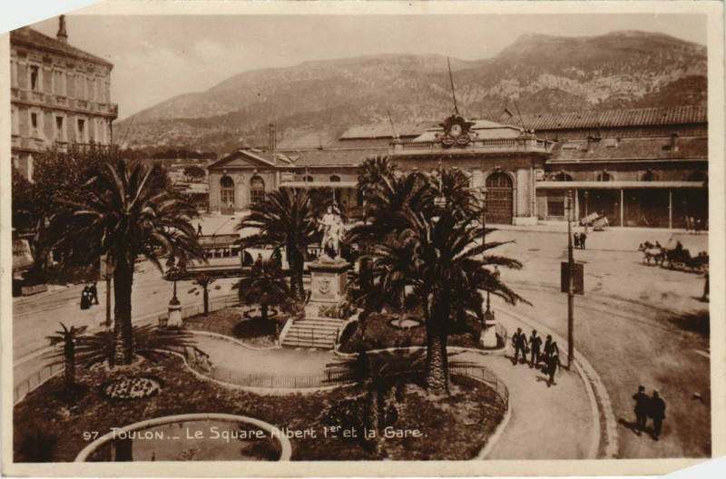 Carte postale ancienne Toulon Le Square Albert 1er et la Gare France à Toulon
