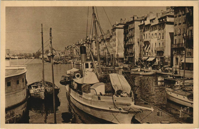 Carte postale ancienne Toulon Le Port France à Toulon