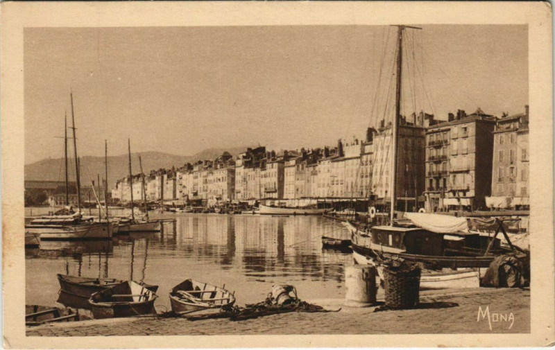 Carte postale ancienne Toulon La vieille Darse et le Quai Cronstadt France à Toulon