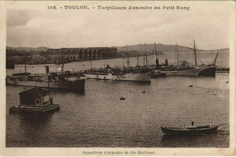 Carte postale ancienne Toulon Torpilleurs d'escadre au Petit Rang France à Toulon