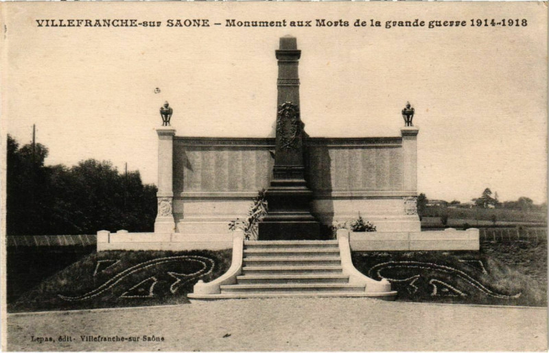 Carte postale ancienne Villefranche-sur-Saone - Monument aux Morts de la Grande Guerre à Villefranche-sur-Saône