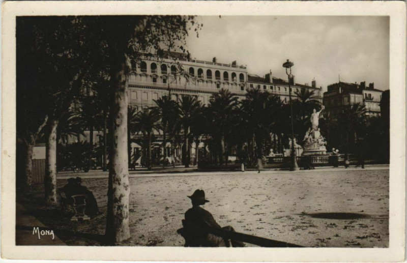 Carte postale ancienne Toulon Place de la Liberte France à Toulon