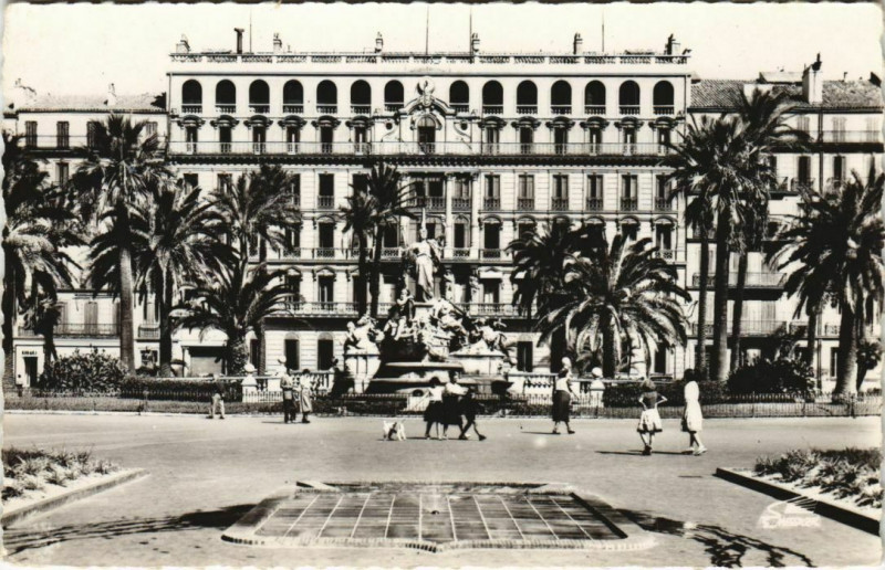 Carte postale ancienne Toulon Place de la Liberte France à Toulon