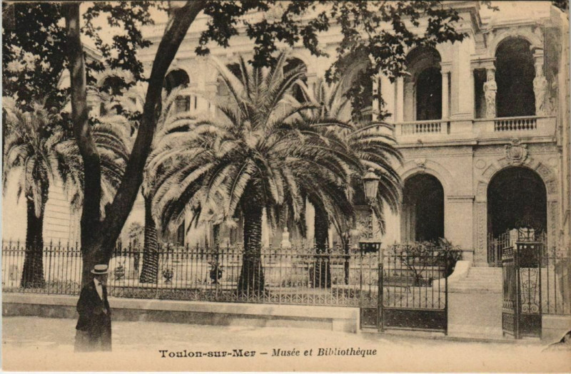 Carte postale ancienne Toulon Musee et Bibliotheque France à Toulon