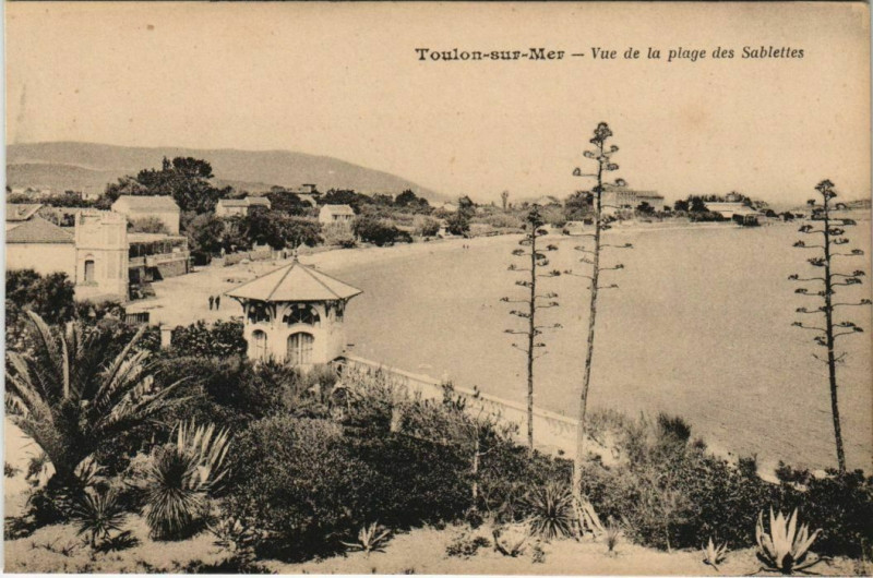 Carte postale ancienne Toulon vue de la plage des Sablettes France à Toulon