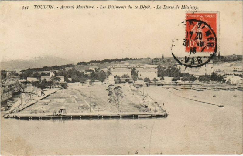 Carte postale ancienne Toulon Arsenal Maritime ,La Darse de Missiessy France à Toulon