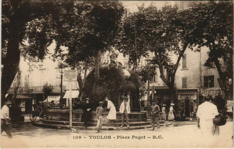 Carte postale ancienne Toulon Place Puget France à Toulon