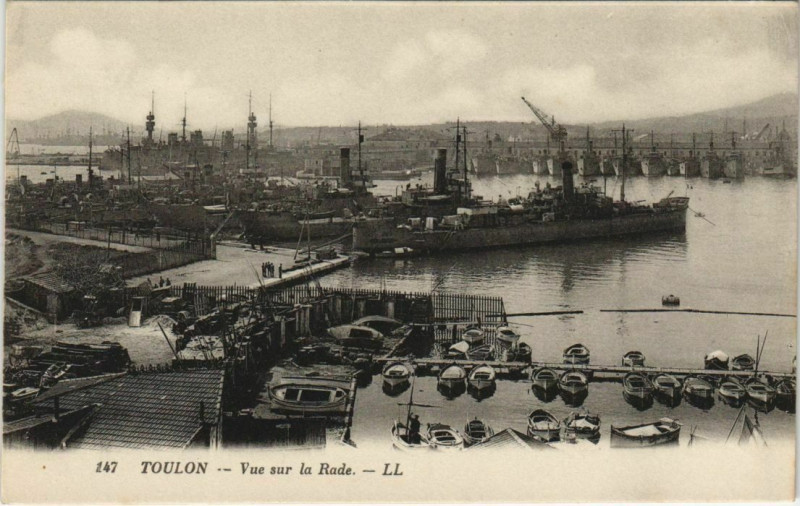 Carte postale ancienne Toulon vue sur la Rade France à Toulon
