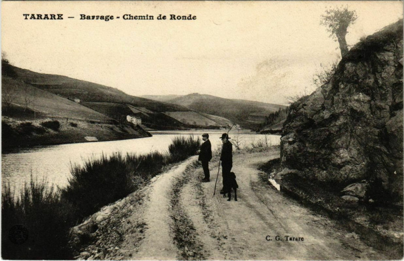 Carte postale ancienne Tarare - Barrage - Chemin de Ronde à Tarare