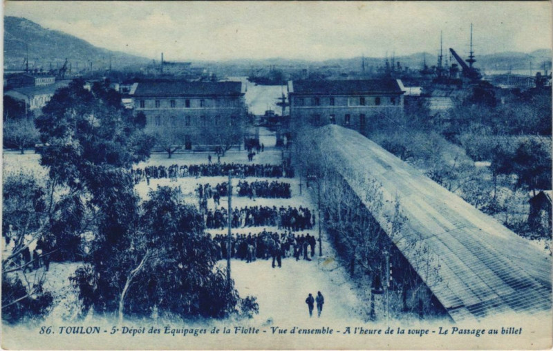 Carte postale ancienne Toulon 5e Depot des Equipages de la Flotte France à Toulon