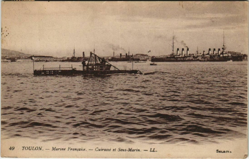 Carte postale ancienne Toulon Cuirasse et Sous Marin France à Toulon