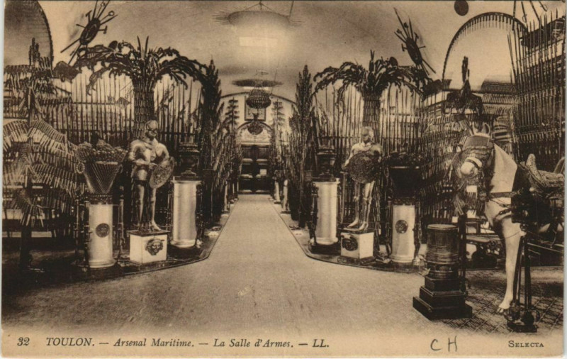 Carte postale ancienne Toulon Arsenal Maritime ,La Salle d'Armes France à Toulon