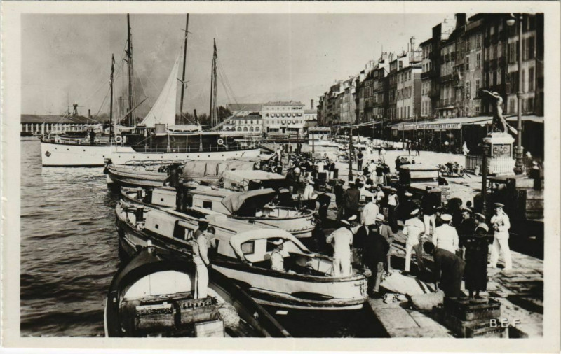 Carte postale ancienne Toulon vue sur le Quai France à Toulon