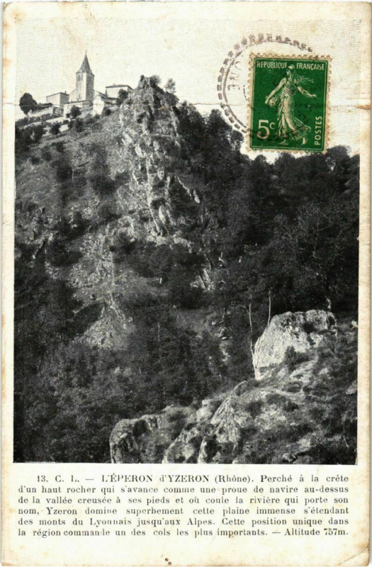 Carte postale ancienne L'Eperon d'Yzeron - View of a Castle à Yzeron