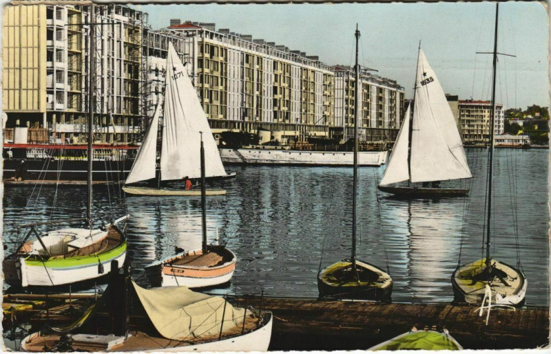 Carte postale ancienne Toulon Nouveau Quai Stalingrad France à Toulon