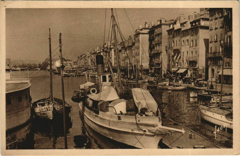 Carte postale ancienne Toulon Le Port France à Toulon